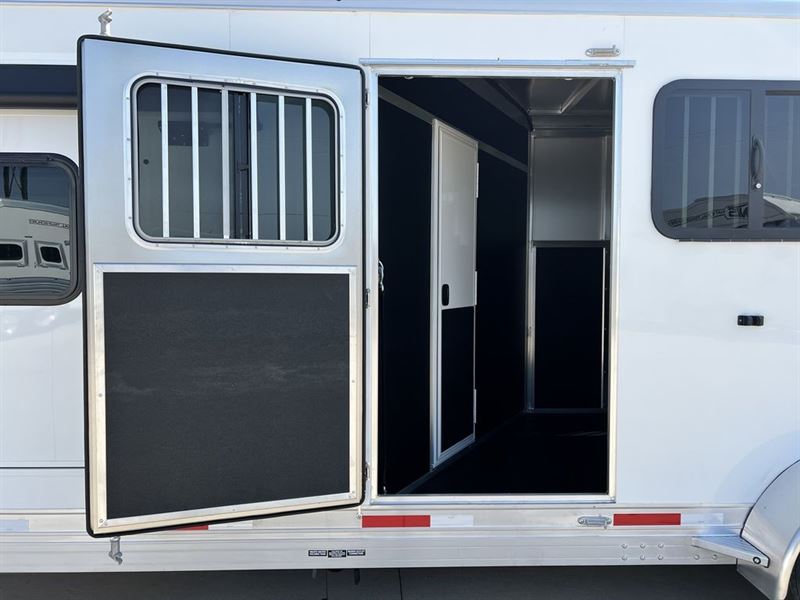 2024 Shadow 3 horse gooseneck trailer with 9' living quarters