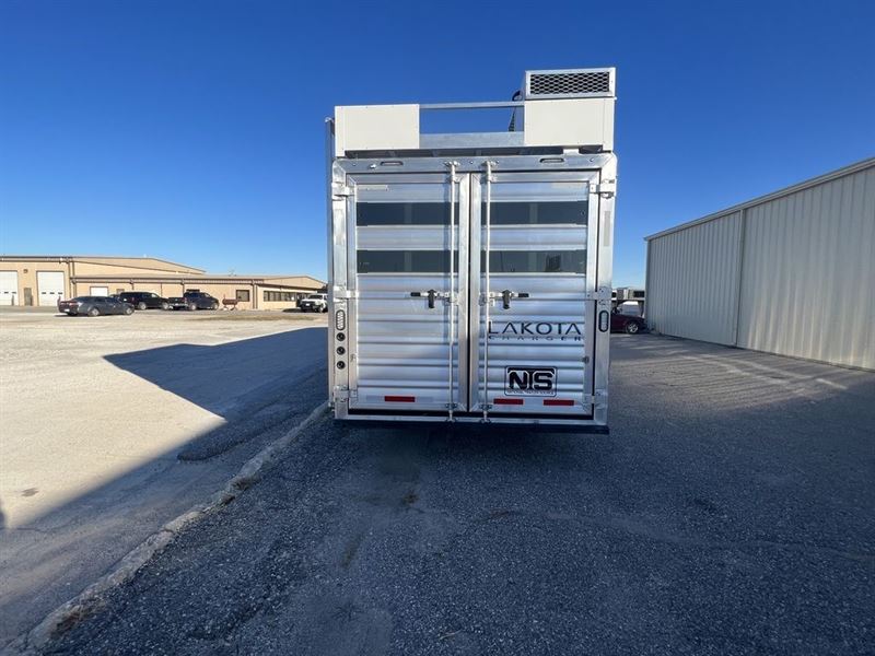 2024 Lakota charger 16' livestock gooseneck trailer with 11' l