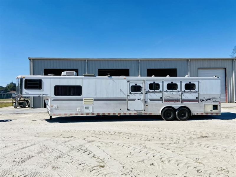 2000 Sundowner 4 horse gooseneck trailer with 10' living quarters