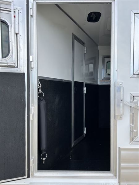 2024 Lakota colt 4 horse side load gooseneck trailer with 13'