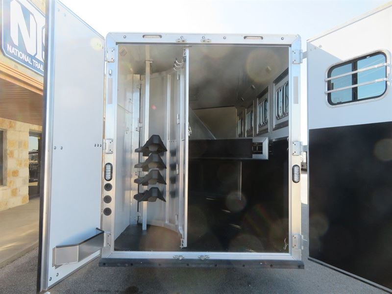 2024 Lakota colt 4 horse gooseneck trailer with 11' living qua