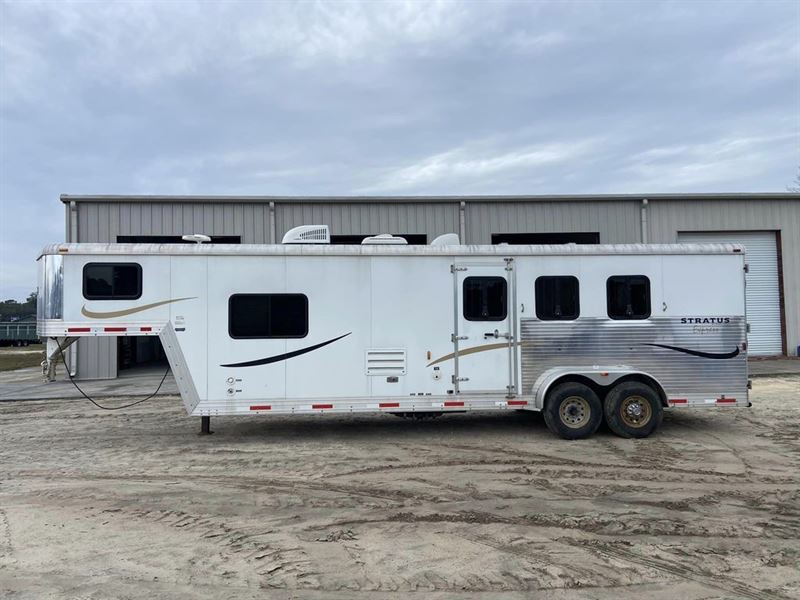 2010 Bison 3 Horse Gooseneck Trailer With 10' Living Quarters