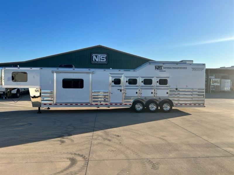 2023 Twister Trailer 4 horse side load gooseneck trailer with 13'6" out