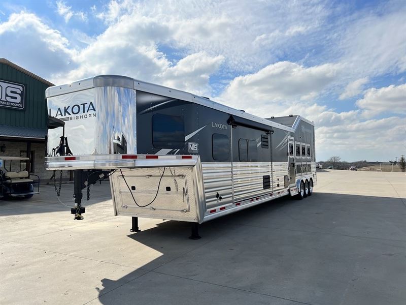 2024 Lakota big horn 4 horse gooseneck trailer with 19' living