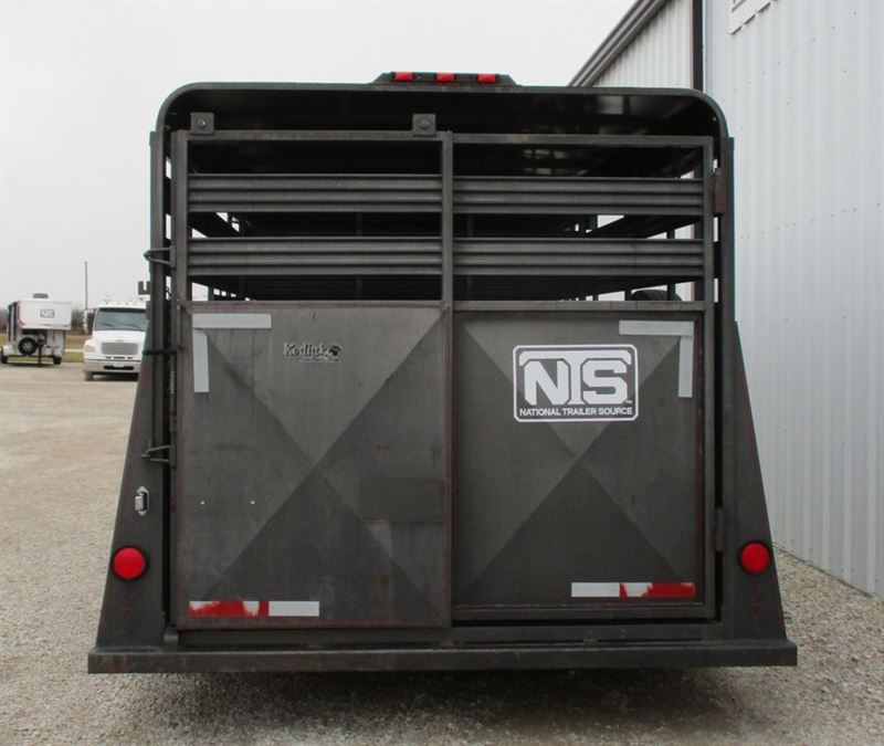 2010 Kodiak 16' Livestock Gooseneck Trailer