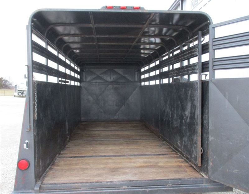 2010 Kodiak 16' Livestock Gooseneck Trailer