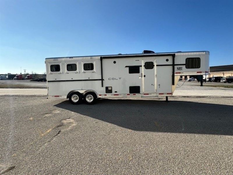 2024 Lakota colt 3 horse gooseneck trailer with 9' living quar