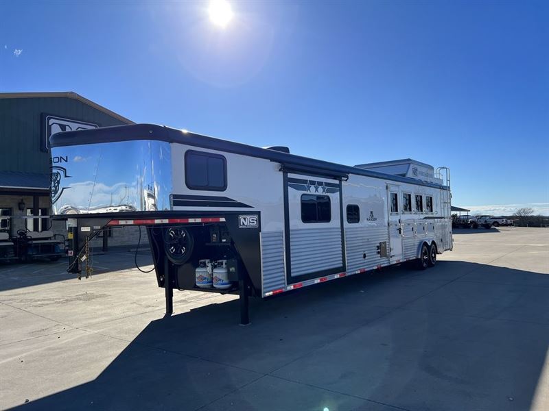2024 Bison ranger 4 horse side load gooseneck trailer with 16