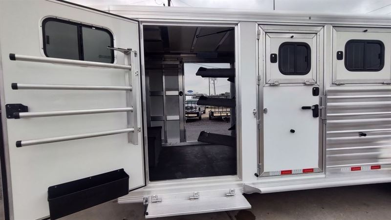 2024 Cimarron 4 horse gooseneck trailer with double door tack