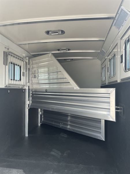2024 Cimarron 3 horse gooseneck trailer