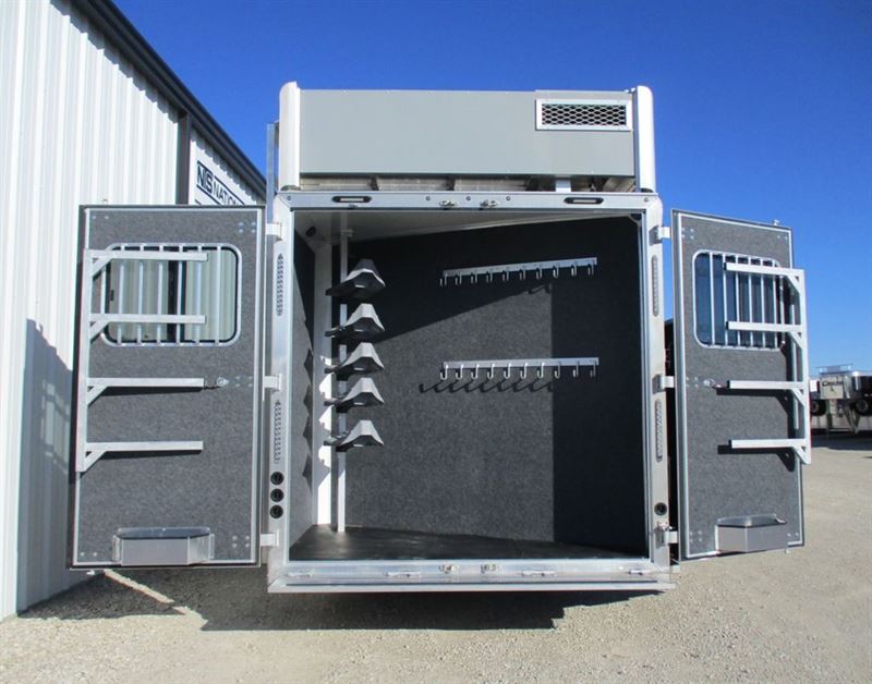 2024 smc laramie 5 horse side load gooseneck trailer with 1