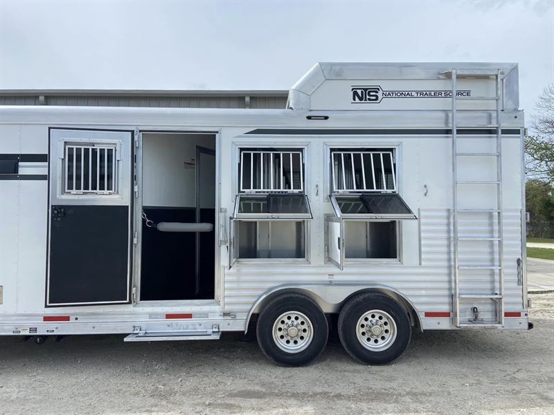2025 smc laramie 3 horse gooseneck trailer with 11' living