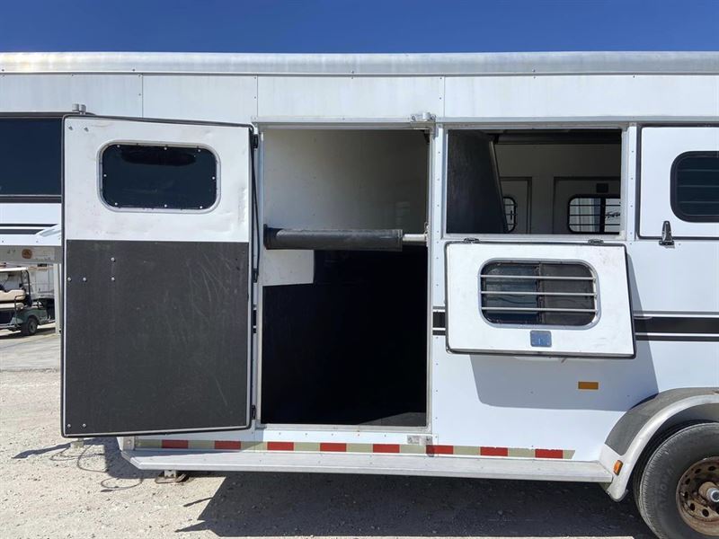 2000 Sundowner 3 horse gooseneck trailer