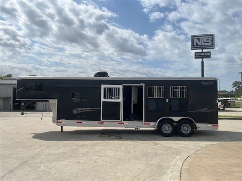 2019 Shadow 3 horse gooseneck trailer with 10'6 living quarter