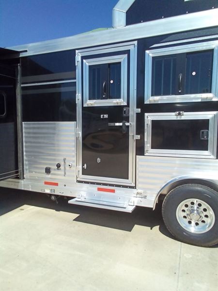 2024 smc laramie 3 horse gooseneck trailer with 13' living
