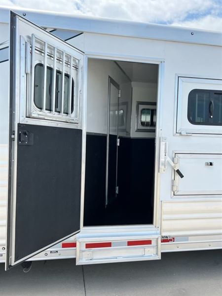 2025 Lakota infinity 5 horse side load gooseneck trailer with