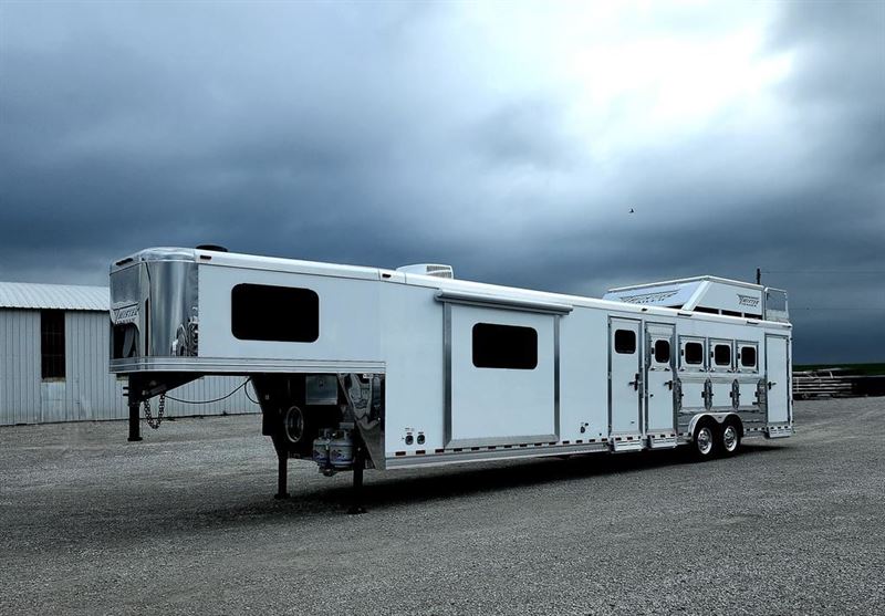 2024 Twister Trailer 4 horse gooseneck trailer with 13'8 living quarter