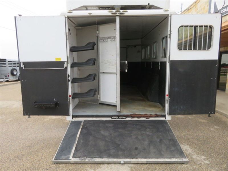 2013 Sundowner 4 horse gooseneck trailer with 14' living quarters