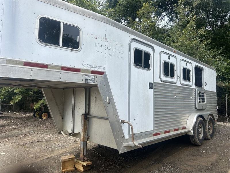 1997 Exiss 3 horse gooseneck trailer