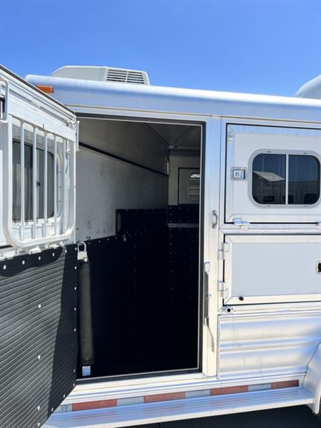 2016 Platinum Coach 3 horse bumper pull trailer