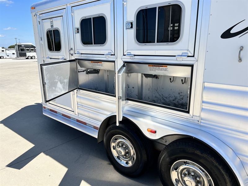 2016 Platinum Coach 3 horse bumper pull trailer