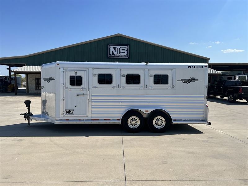 2007 Platinum Coach 4 horse bumper pull trailer