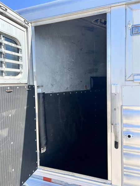 2007 Platinum Coach 4 horse bumper pull trailer