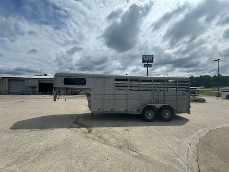 2012 Titan 22' livestock gooseneck trailer