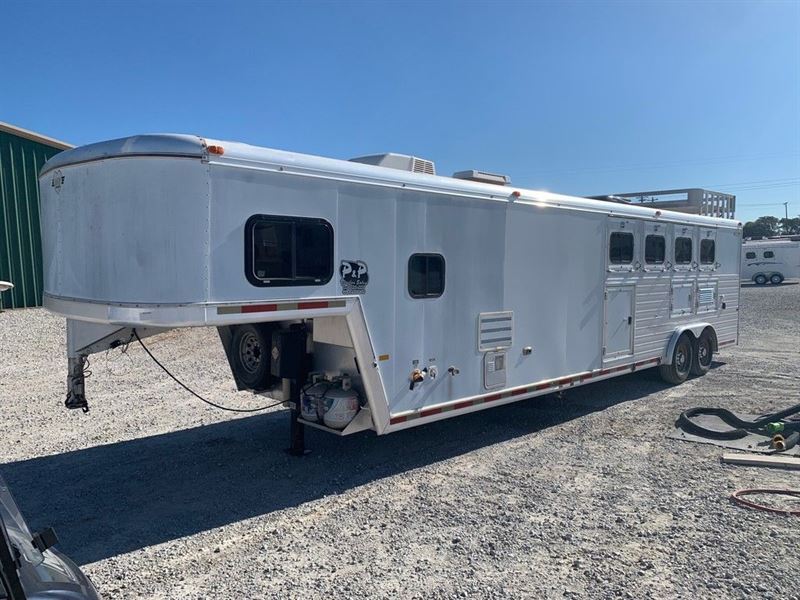 1999 Hart 4 horse gooseneck trailer with 10' living quarters