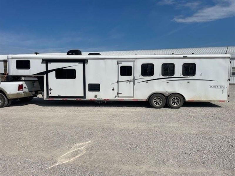 2019 Bison trail hand 4 horse gooseneck trailer with 11' livi