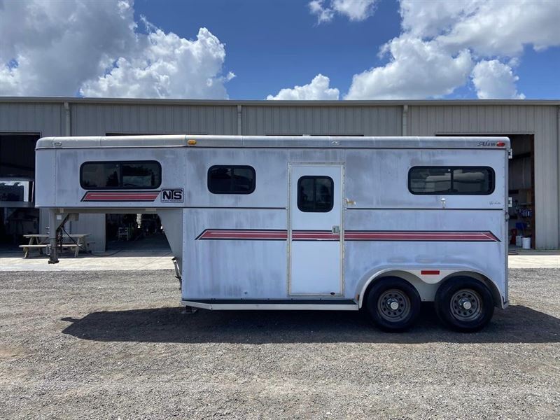 2001 Adam 2 horse straight load gooseneck trailer