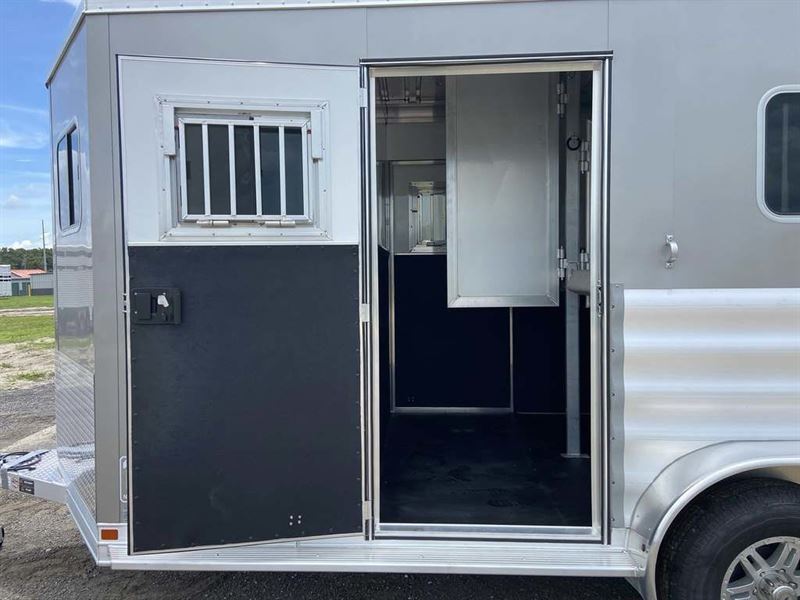 2025 Featherlite 2 horse straight load bumper pull trailer