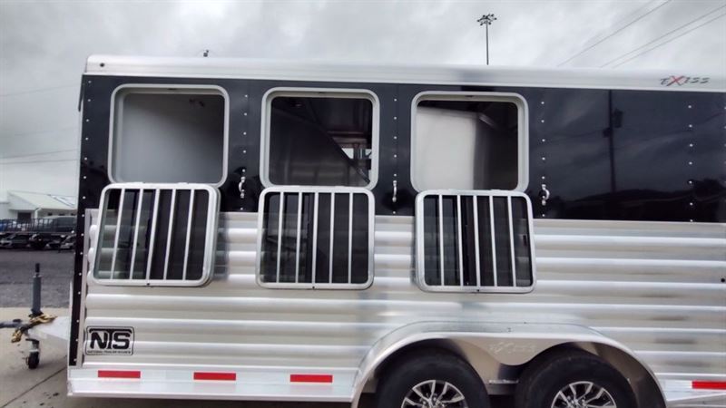 2025 Exiss 3 horse bumper pull trailer