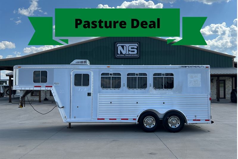 2002 Featherlite 3 Horse Gooseneck Trailer