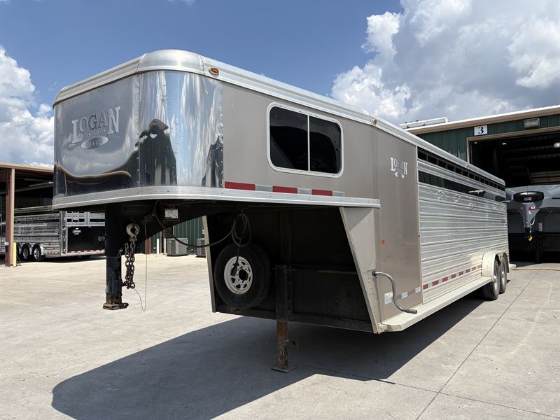 2014 Logan 26' Livestock Gooseneck Trailer