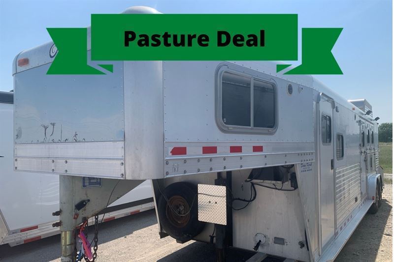 2001 C&C 3 Horse Gooseneck Trailer with 13' Living Quarters