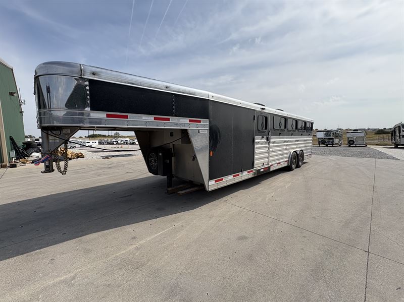 2019 Exiss 26' Livestock Gooseneck Trailer