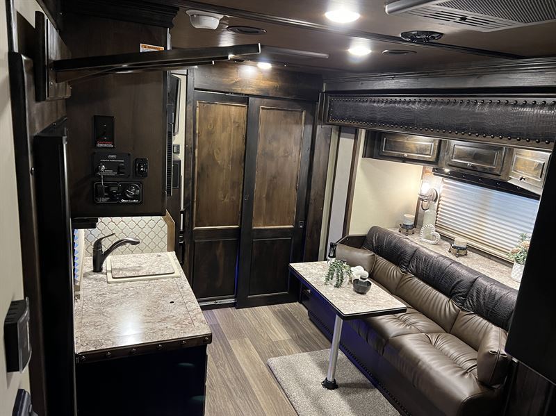 2026 Cimarron 5 horse side load with 16'6" outlaw conversion