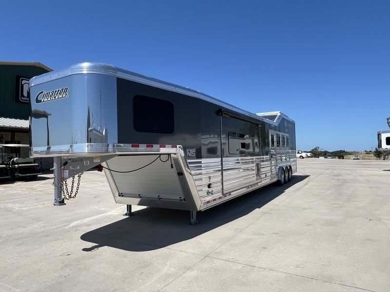 2025 Cimarron 4 horse side load with 17'9" outlaw conversions
