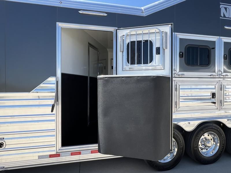 2025 Cimarron 4 horse side load with 17'9" outlaw conversions
