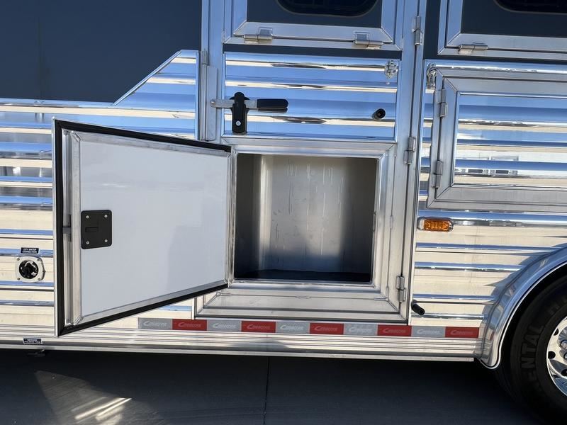 2025 Cimarron 4 horse side load with 17'9" outlaw conversions