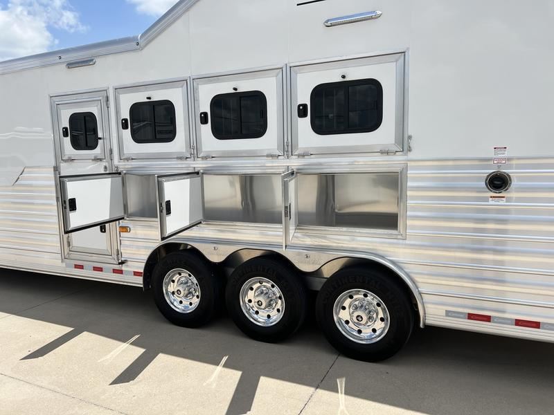 2025 Cimarron 4 horse side load with 18' outlaw conversions