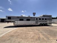 2023 4 horse SMC Laramie 4 Horse Side Load 18' Living Quarters