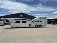 2026 4 horse Lakota Trailers BigHorn 4 Horse Side Load 19' Living Quarters