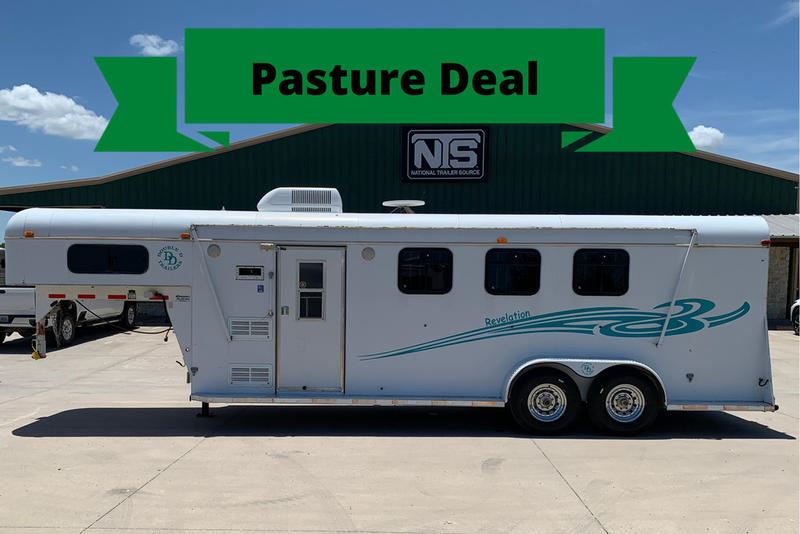 2007 Double D 3 Horse 7' Living Quarters