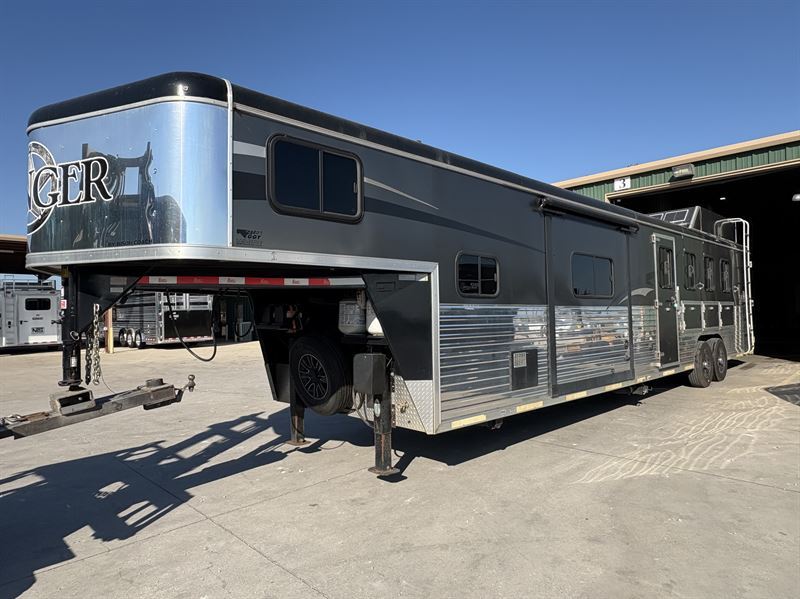 2016 Bison Ranger 4 Horse 14' Living Quarters
