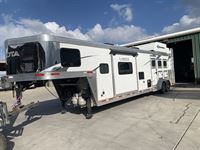 2022 3 horse Lakota Trailers Charger 3 Horse 15' Living Quarters