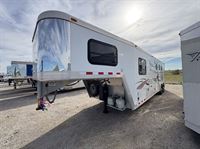 2006 3 horse Cimarron 3 Horse 10' Living Quarters