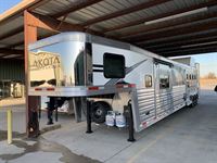 2026 4 horse Lakota Trailers Charger 4 Horse 19' Living Quarters
