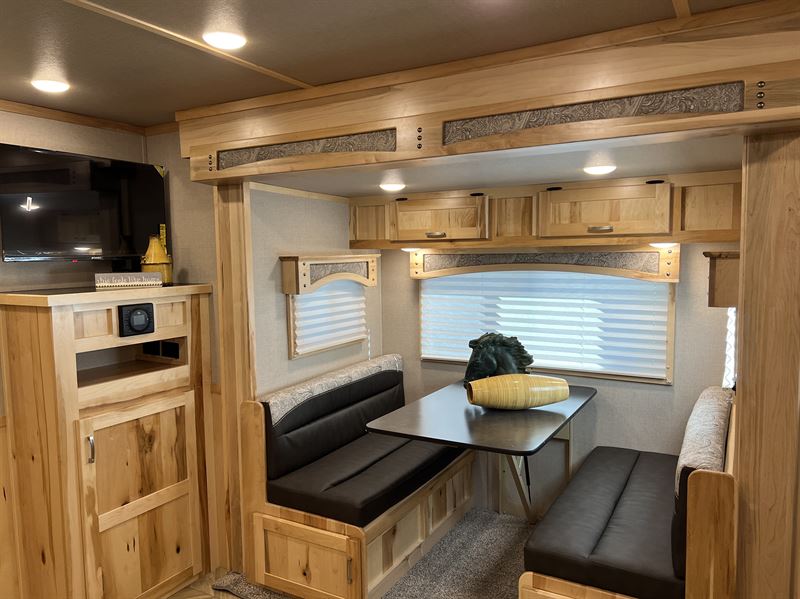 2026 Lakota charger 4 horse 19' living quarters